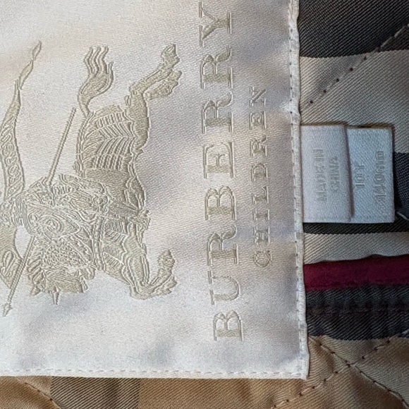 Girls size 10 Burberry quilted coat - Picture 9 of 13